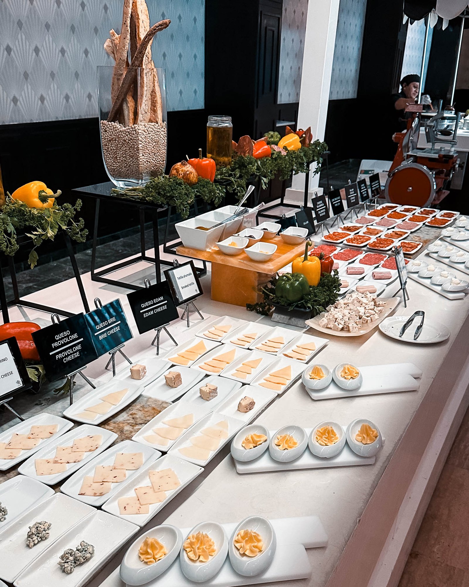 Wurst und Käseauswahl am Buffet