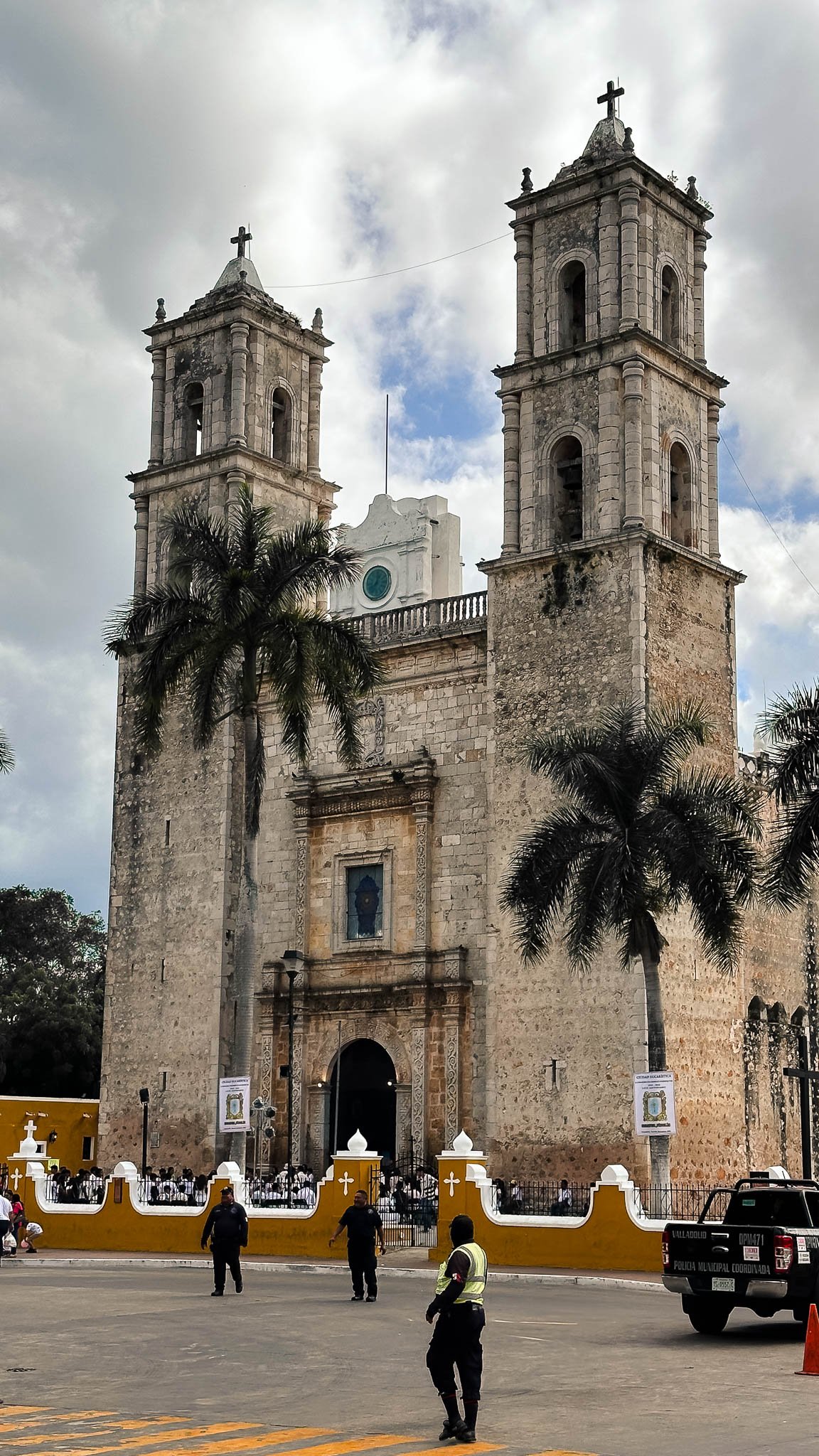 Kathedrale in Valladolid von aussen mit 2 Türmen Rechts und links im Kolonialen Stil