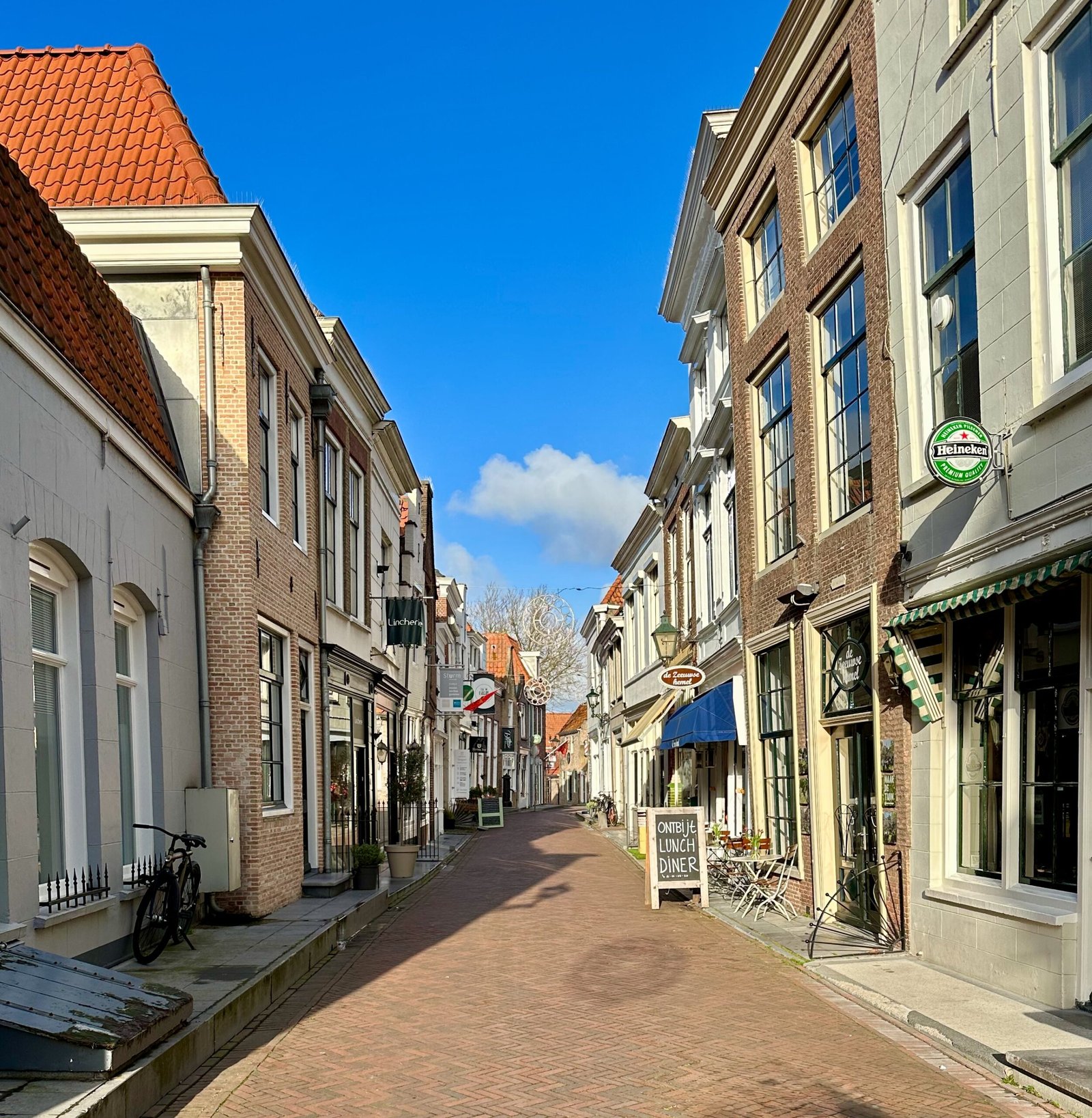 Blick in eine Gasse der Innenstadt in Zieriksee