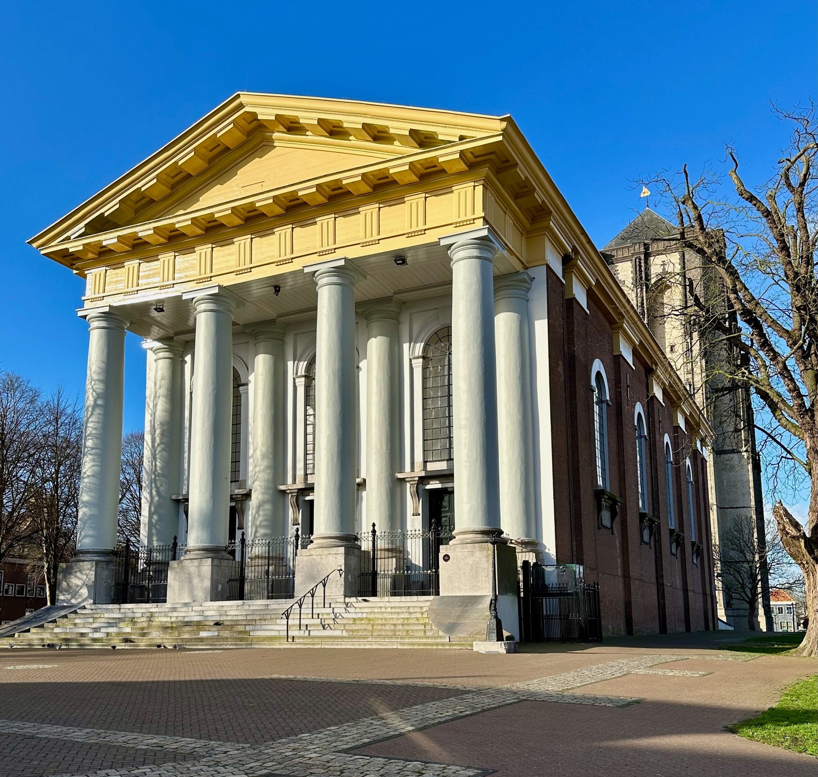 Blick auf die Neue und Alte Kirche in Zieriksee